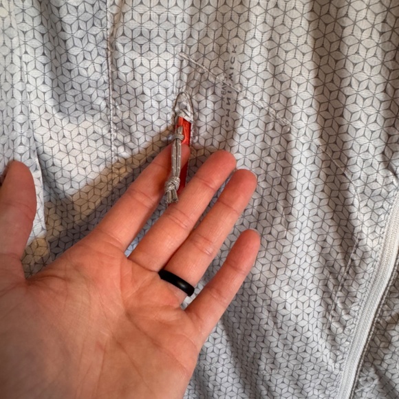 Ultra Light women's Columbia Omni Wick jacket. - Picture 3 of 5